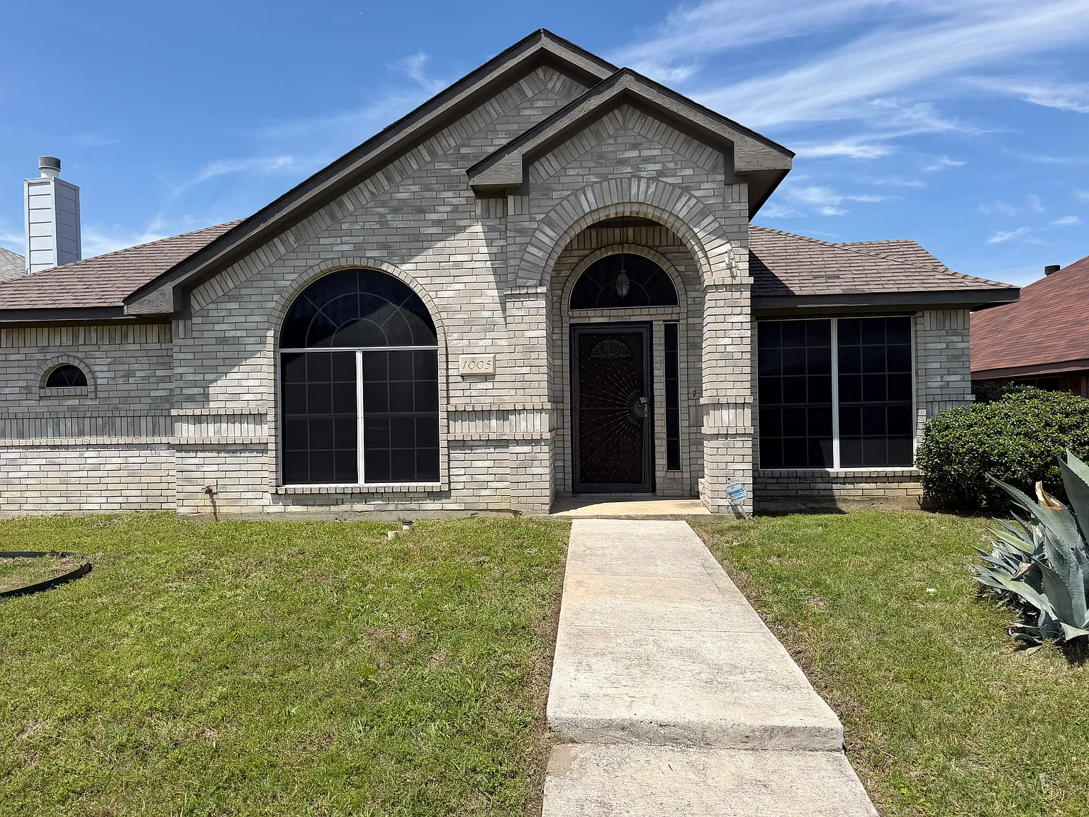 3 bed, 1861 sqft, $2,200 — Photo 2