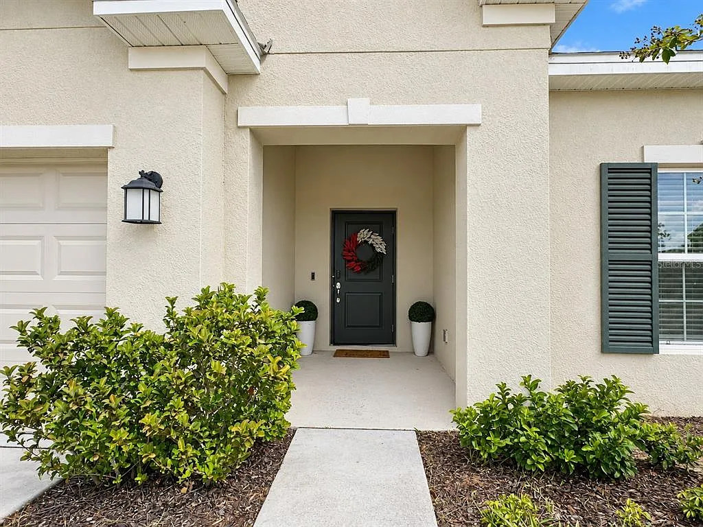 4 bed, 2.0 bath, 1853 sqft, $2,520 — Photo 2