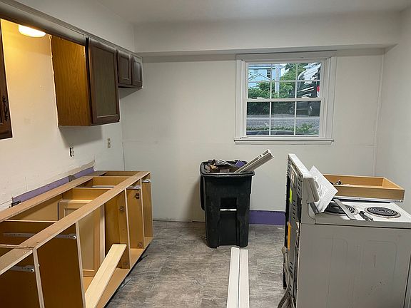 2nd image of 11-15 S Park Row #15-2
