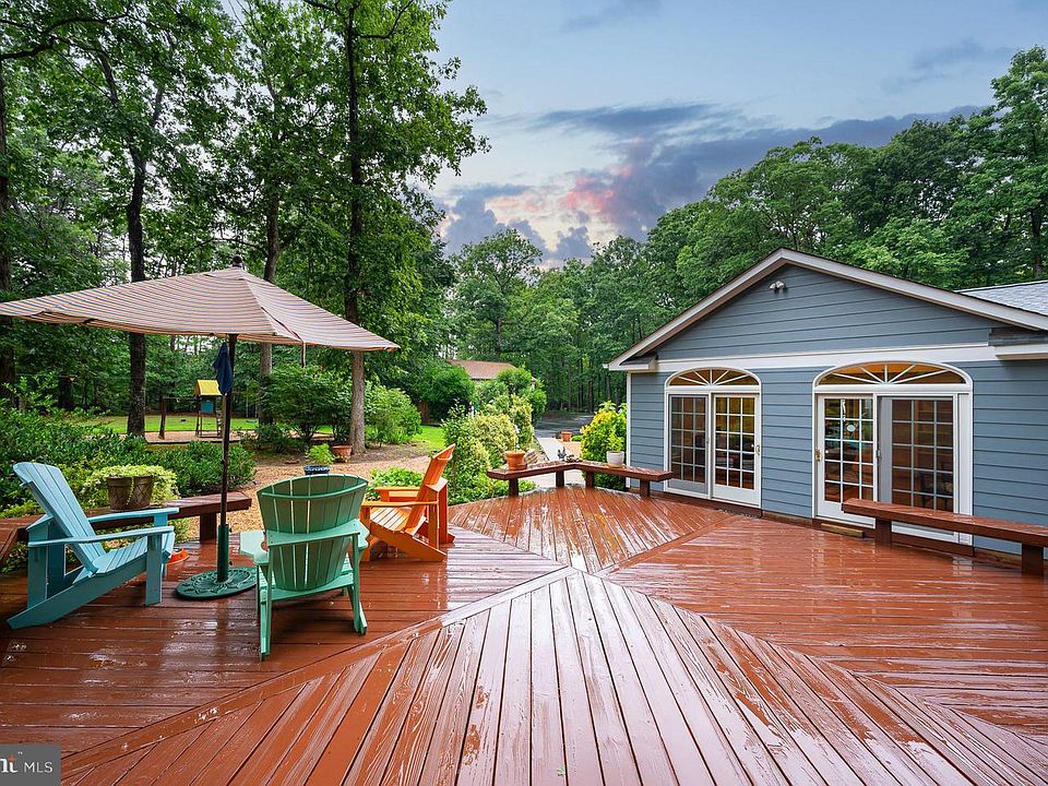 1st image of 33 Carriage Hill Ln