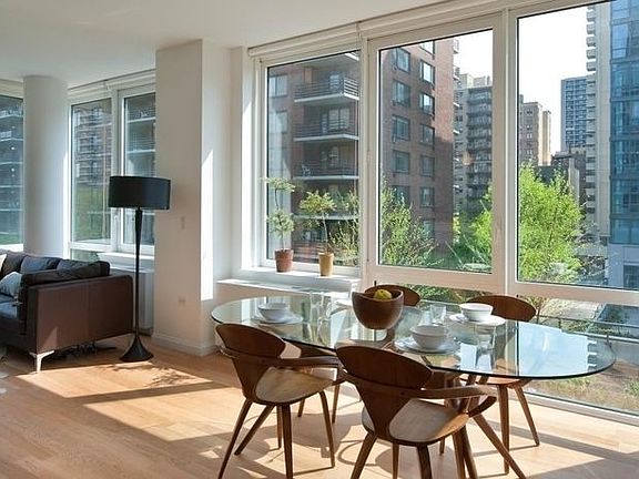 3rd image of 795 Columbus Ave APT 10a