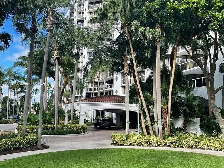 3610 Yacht Club Dr #514 — Photo 4