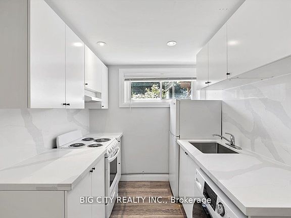 5th image of 18 Wexford Blvd Basement 2
