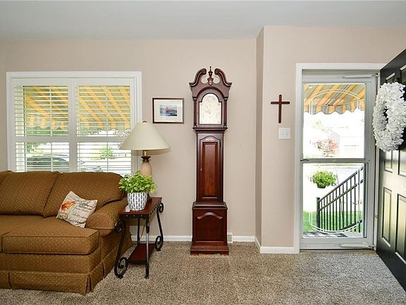 4th image of 1833 Eisenhower Dr