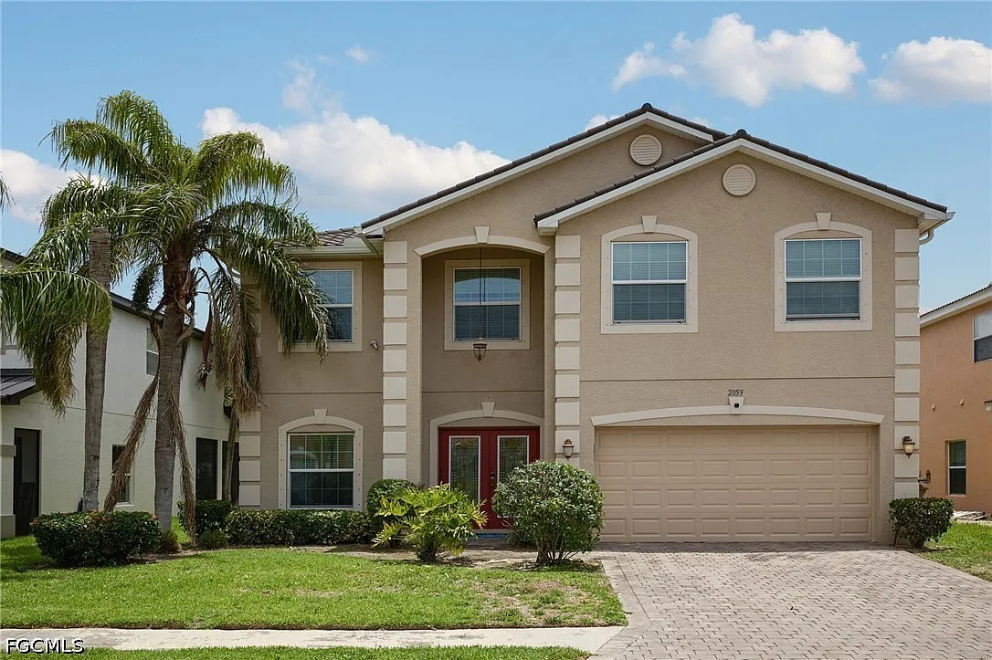 4 bed, 2.5 bath, 2525 sqft, $2,500 — Photo 1