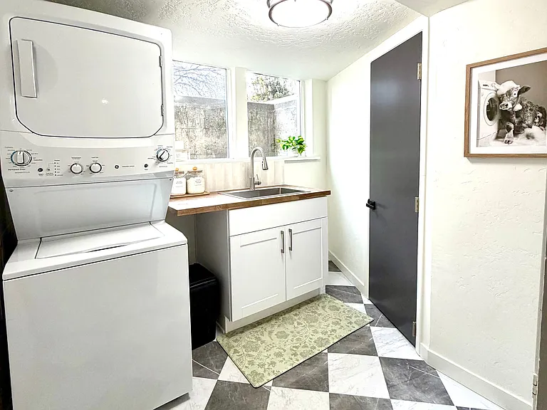 Laundry room (downstairs)