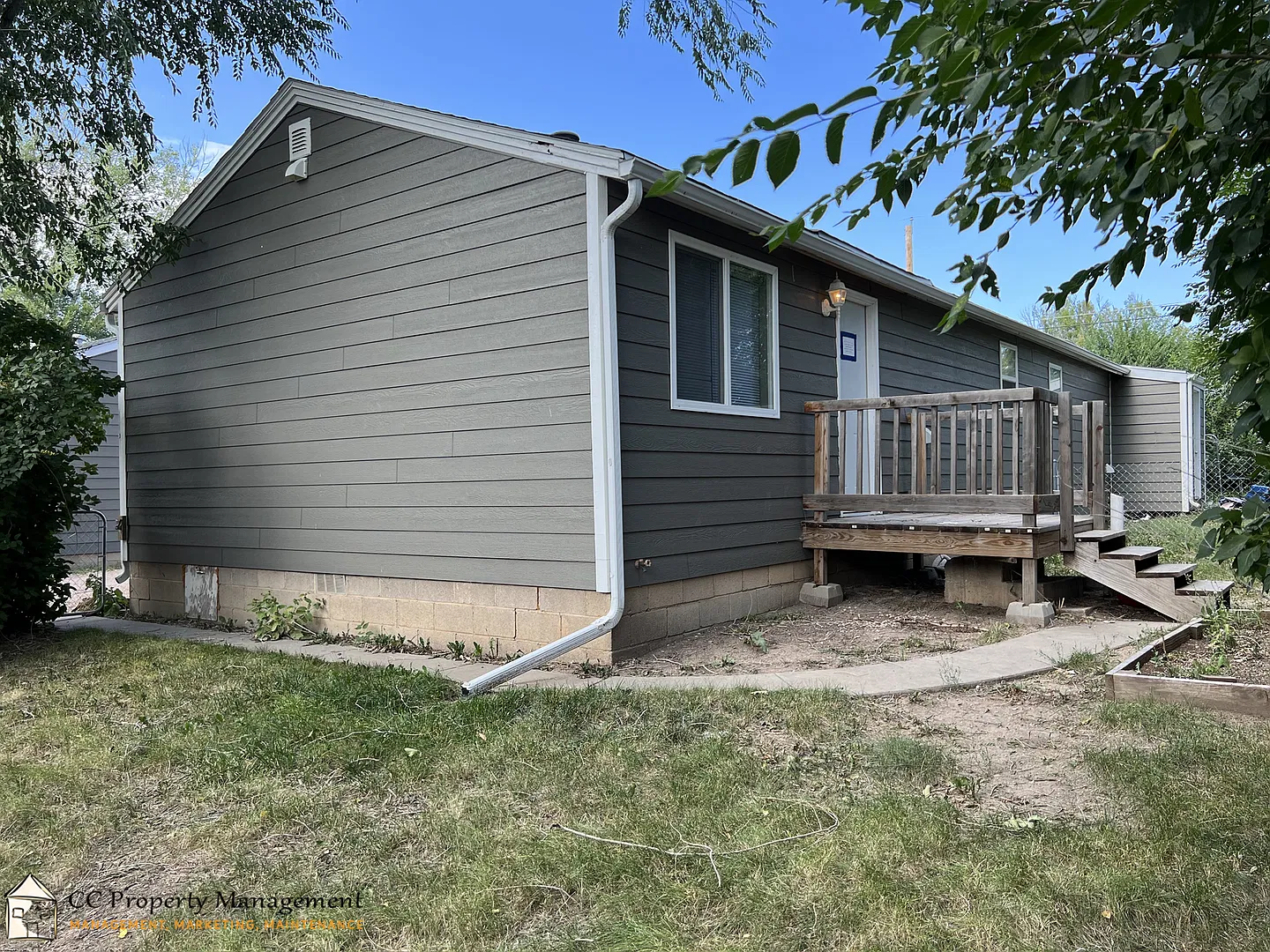 2 Bedroom, 1 Bathroom Centrally Located Duplex for Rent — Photo 1