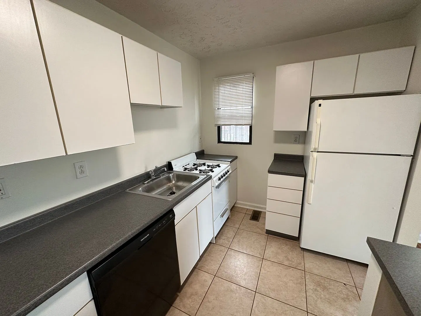 114 Morewood Avenue — Photo 3
