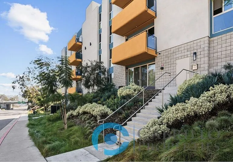 3093 Broadway #402 — Photo 3