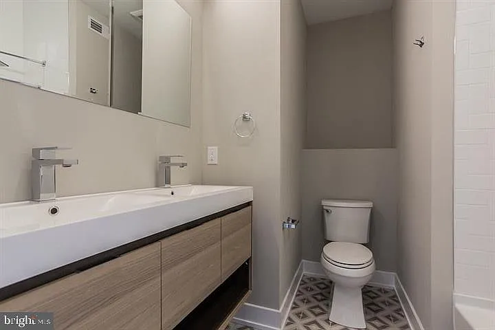 146 W Wildey St — Photo 14