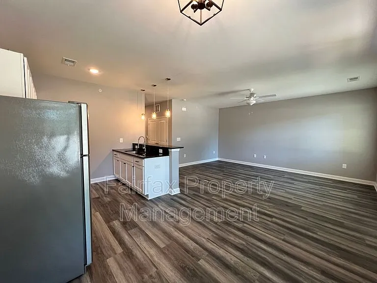 518 Boone St #104 — Photo 7