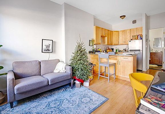 4th image of 323 W 76th St APT 3R