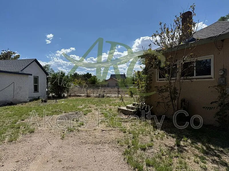 2 bed, 1.0 bath, 807 sqft, $1,073 — Photo 2