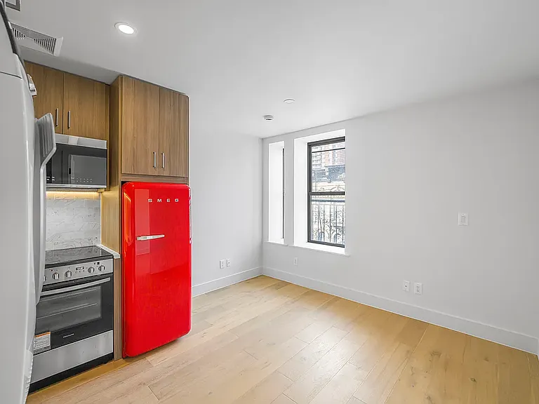 236 W 15th St #62 — Photo 4