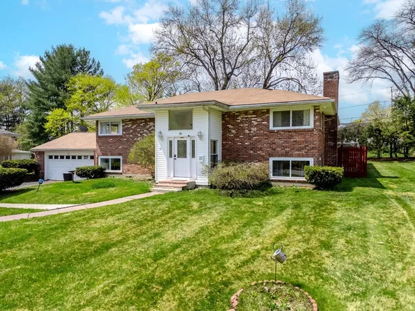 18 Ellis Dr, Worcester, MA 01609