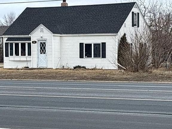 3rd image of 916 Washington Ave S