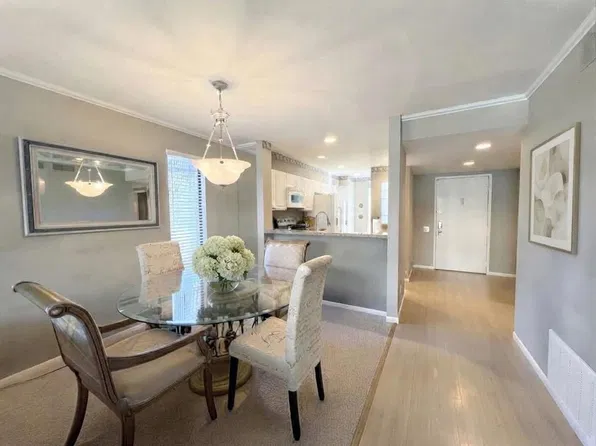851 E Arenas Rd, Palm Springs, CA 92262