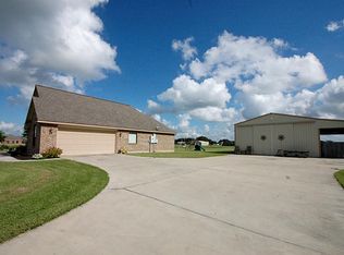 933 Quarter Horse Trl, Angleton, TX 77515