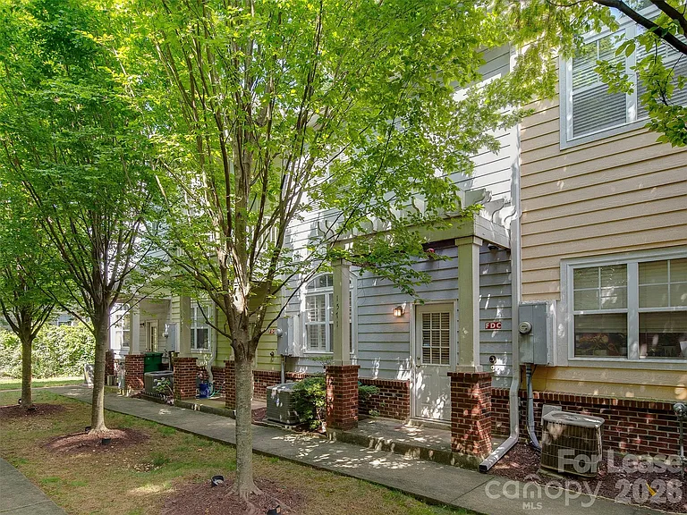 1571 Pecan Ave — Photo 8