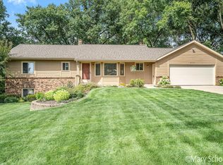 2401 Cedarcrest Dr NE, Grand Rapids, MI 49525