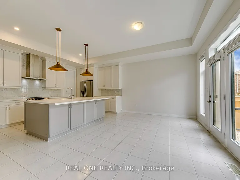 140 Zachary Cres — Photo 12