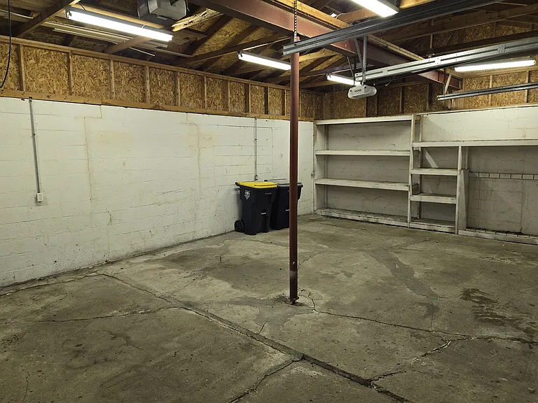 929 E Blue Ridge Blvd — Photo 37