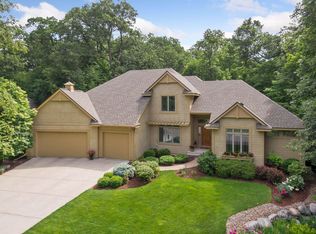2855 Autumn Woods Dr, Chaska, MN 55318