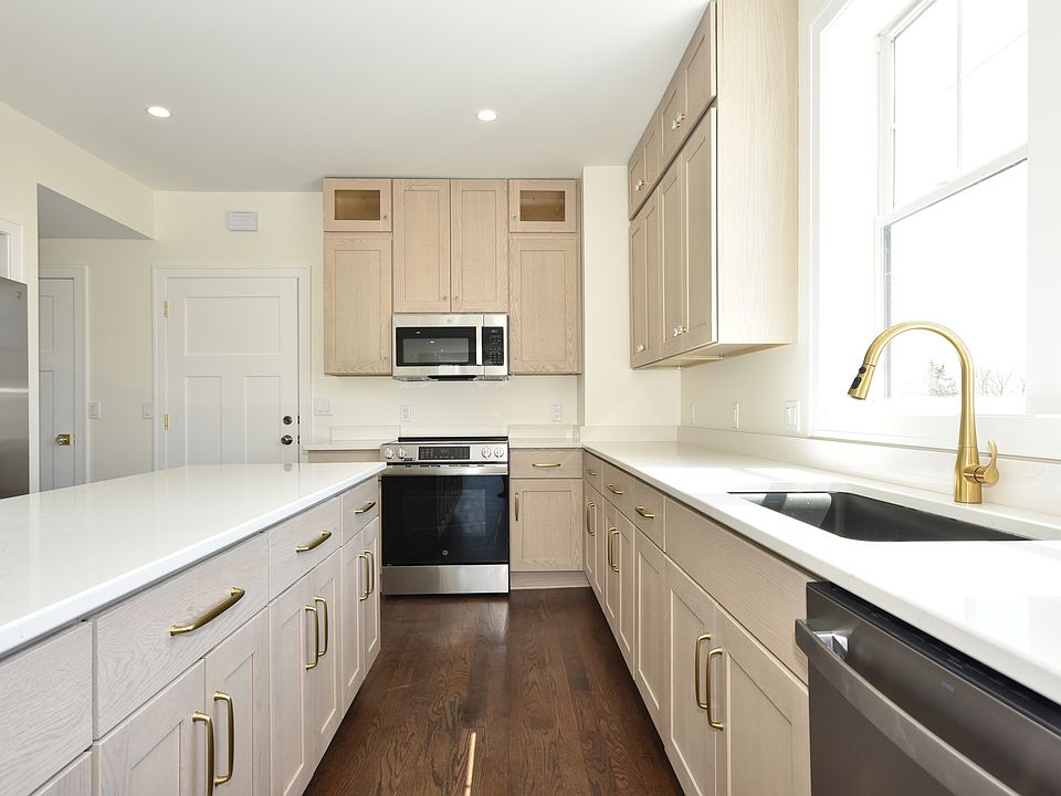 Front Apt - Kitchen Range and Sink