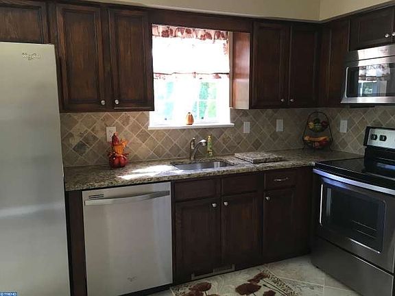 5th image of 492 Catherine Dr