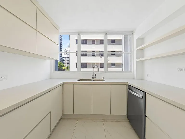 54 Kings Ct #2B — Photo 8