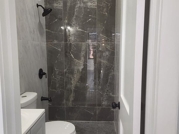 4th image of 129 Beadel St #2