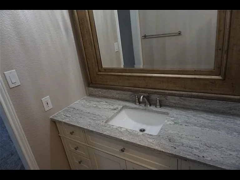 714 E Wall St #106 — Photo 12