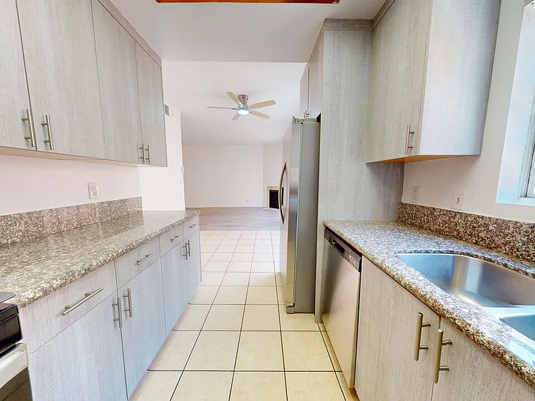 5135 Zelzah Ave #100 — Photo 5