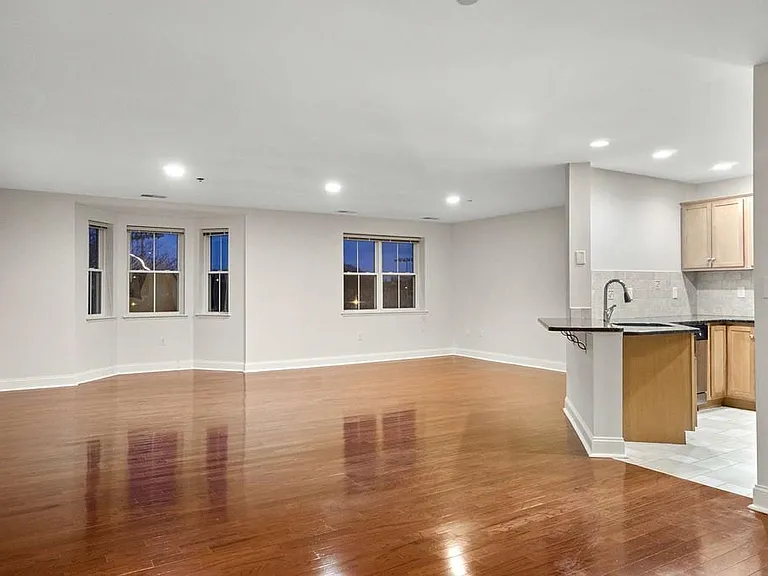 120 Wyllis Ave #424 — Photo 4