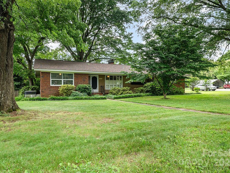 1st image of 200 Hillcrest Dr