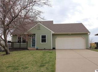 8509 Horizon Dr, Lincoln, NE 68505
