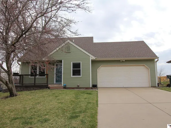 8509 Horizon Dr, Lincoln, NE 68505
