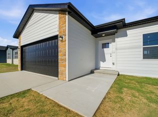 1761 S West St, Mount Vernon, MO 65712