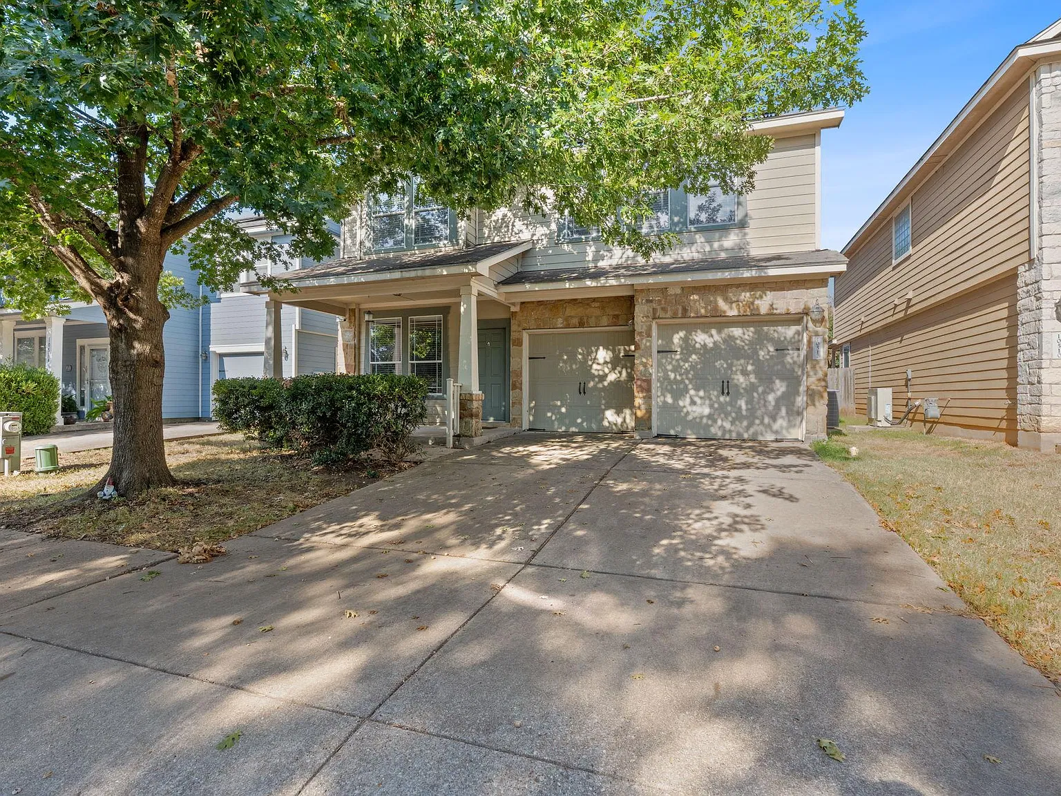 4 bed, 2.5 bath, 2166 sqft, $2,600 — Photo 2
