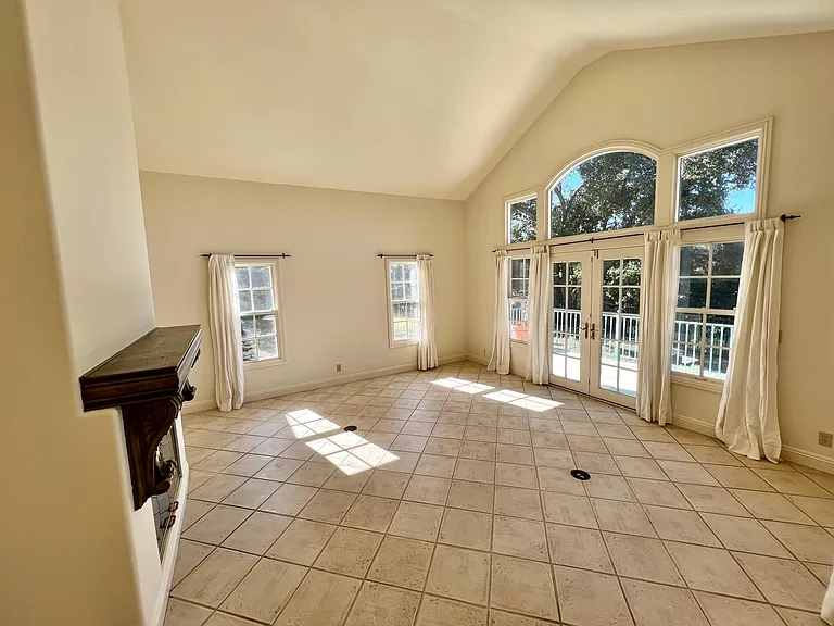 393 Rudolph Dr — Photo 10