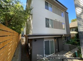 4709B 8th Ave NE, Seattle, WA 98105