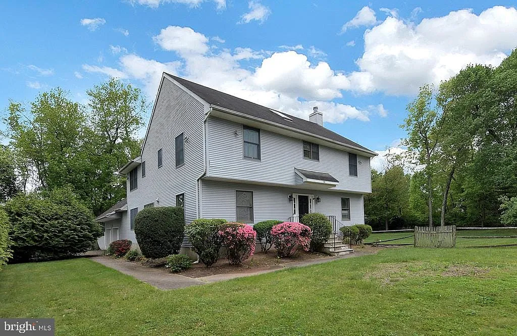 4 bed, 2760 sqft, $4,650 — Photo 1