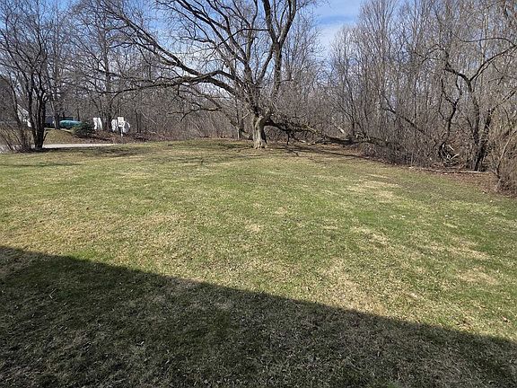 4th image of 407 Lake Road