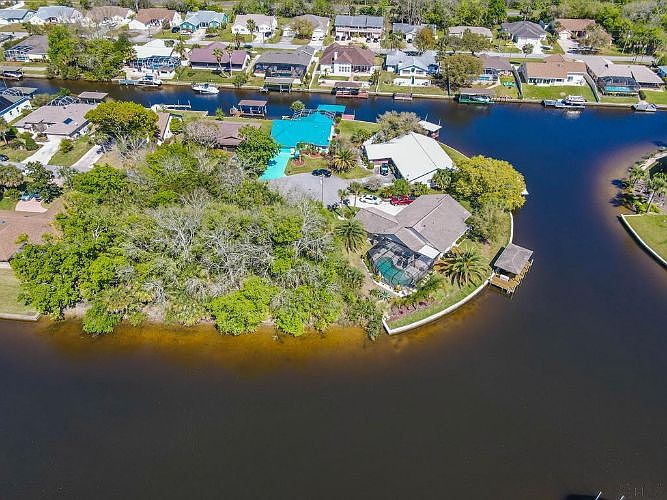 1st image of 22 Crescent Ct S