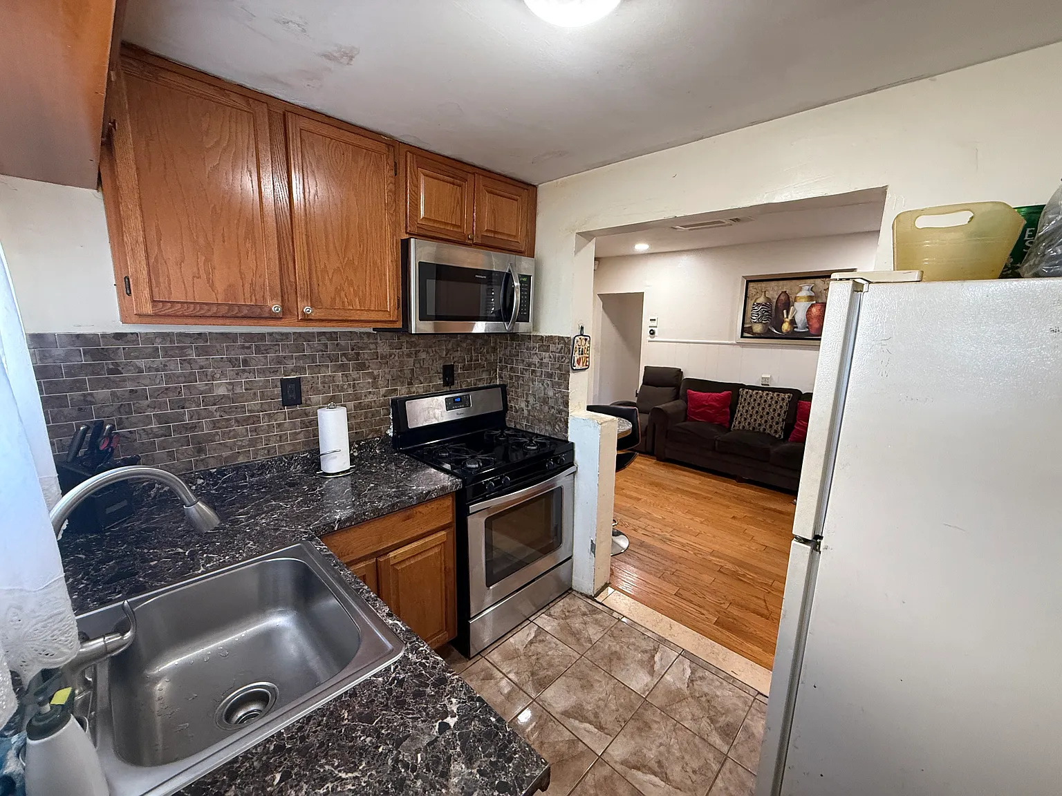 3 bed, 660 sqft, $3,500 — Photo 4
