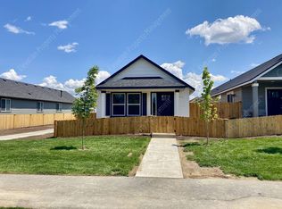 3263 NW 9th St, Redmond, OR 97756