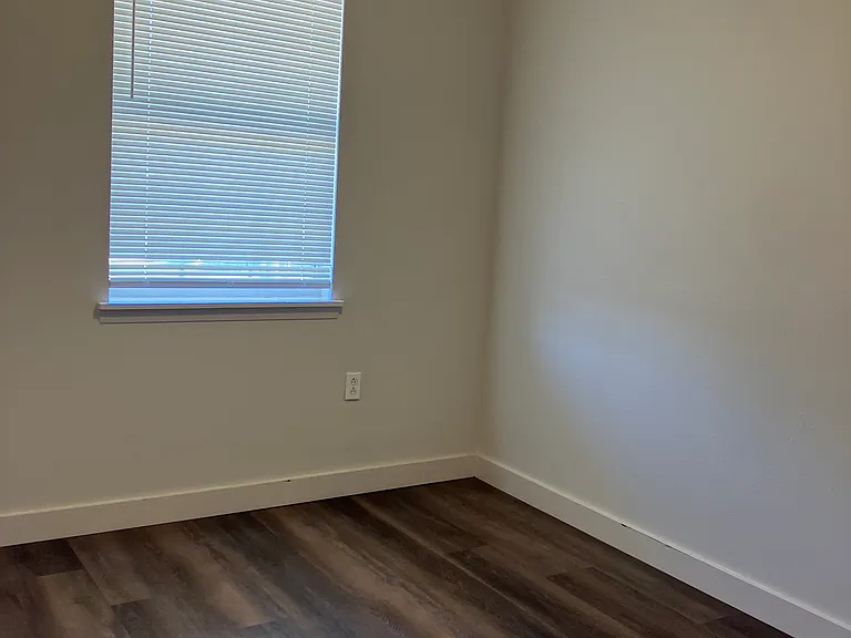 230 N 25th Ave #8 — Photo 3