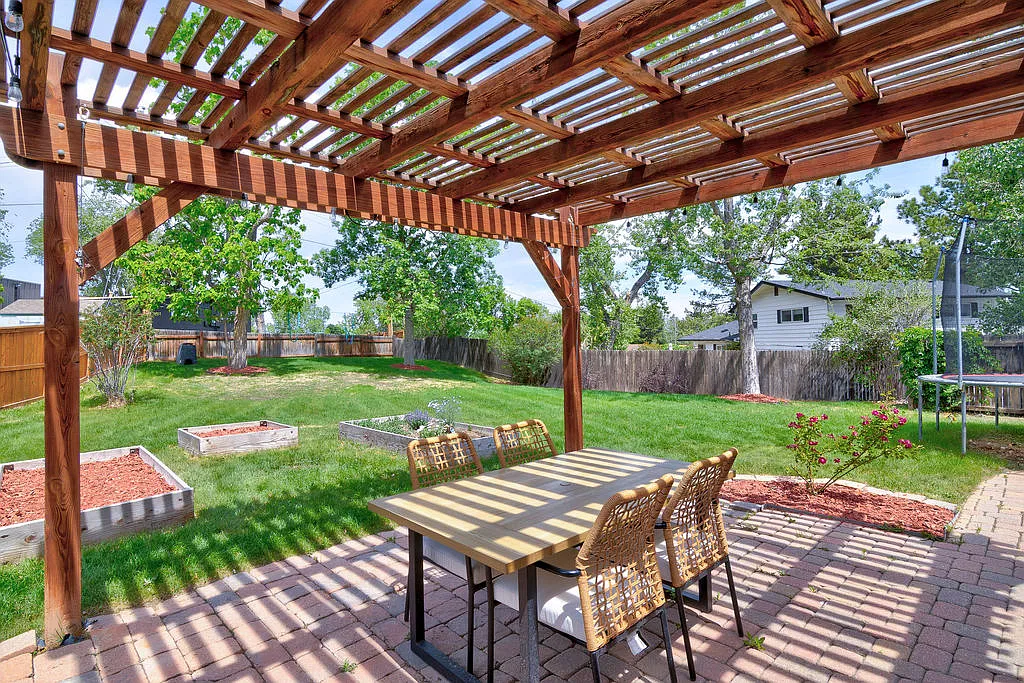4 bed, 2141 sqft, $3,500 — Photo 3