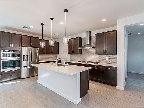 3rd image of 2050 W Desert Hollow Dr