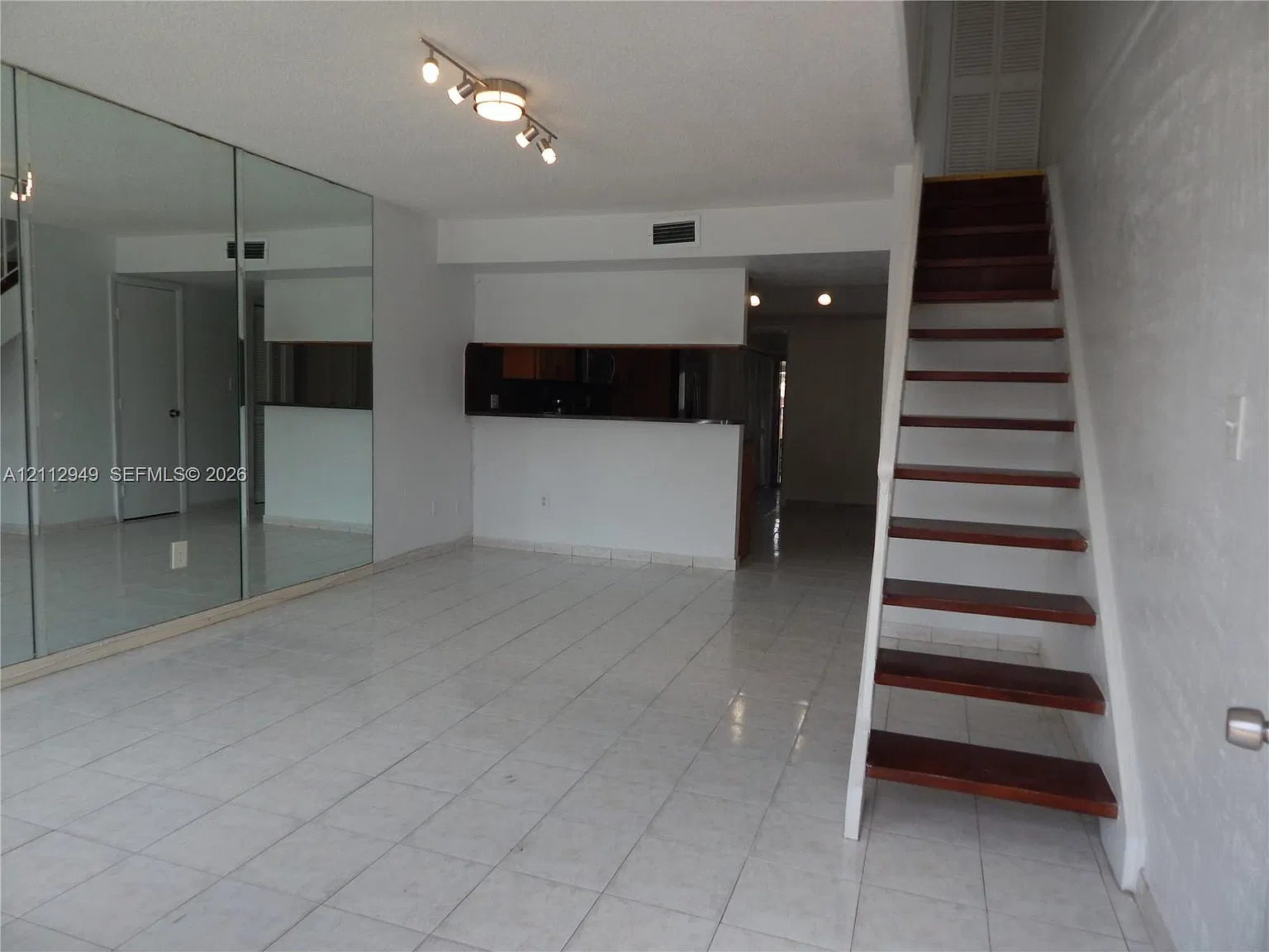 Oasis En Mango Hill Condo — Photo 2